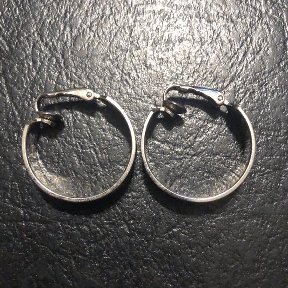 Sara Coventry silver toned clip on earrings - Picture 3 of 5